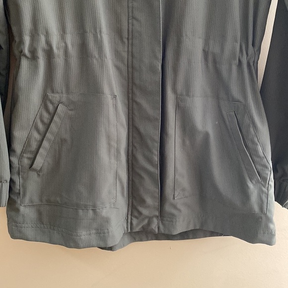 Lightweight military style Jacket. Green drawstring waist. - Picture 4 of 9